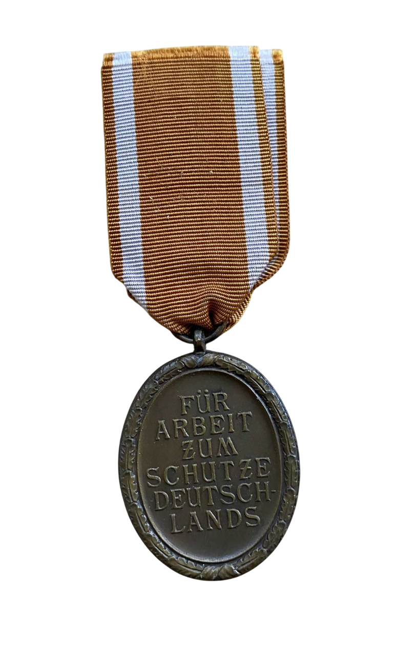 WW2 German West Wall Medal (Deutsches Schutzwall-Ehrenzeichen) with Original Paper Packet