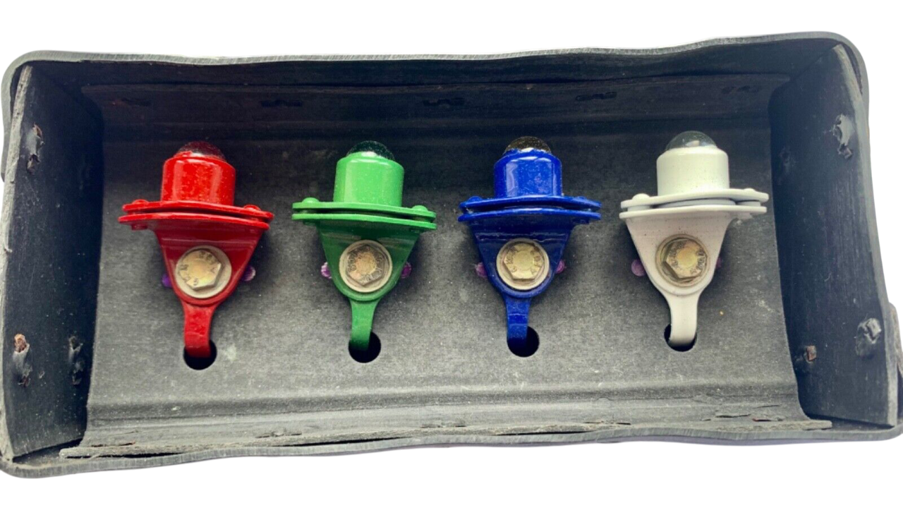 Helicopter Main Rotor Tip Reflectors (1960s)