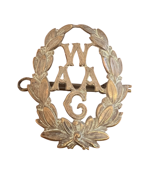 Rare WW1 Women’s Army Auxiliary Corps (WAAC) Numbered Cap Badge – J.R. Gaunt London (G10597)