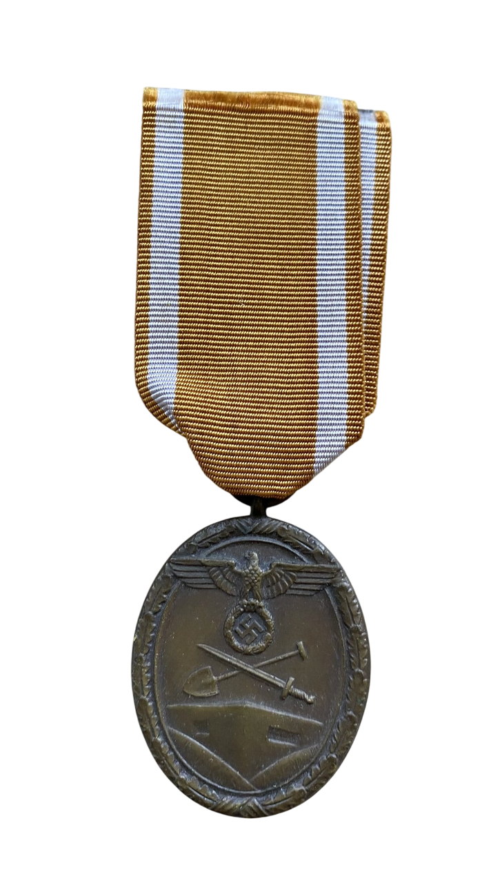 WW2 German West Wall Medal (Deutsches Schutzwall-Ehrenzeichen) with Original Paper Packet