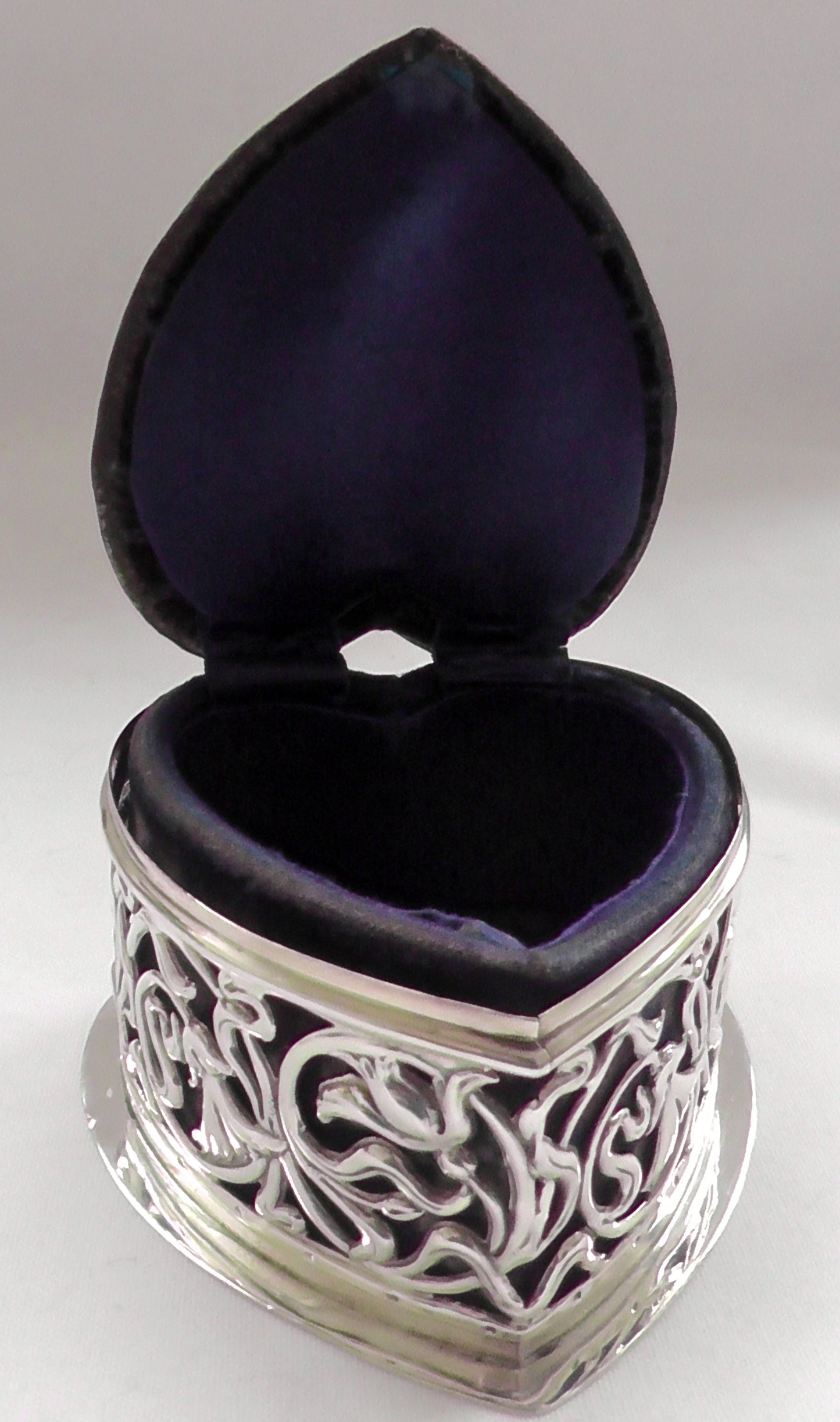 Silver Pierced Heart Trinket Box/Hat Pin Cushion dated 1904 - William Hutton & Sons