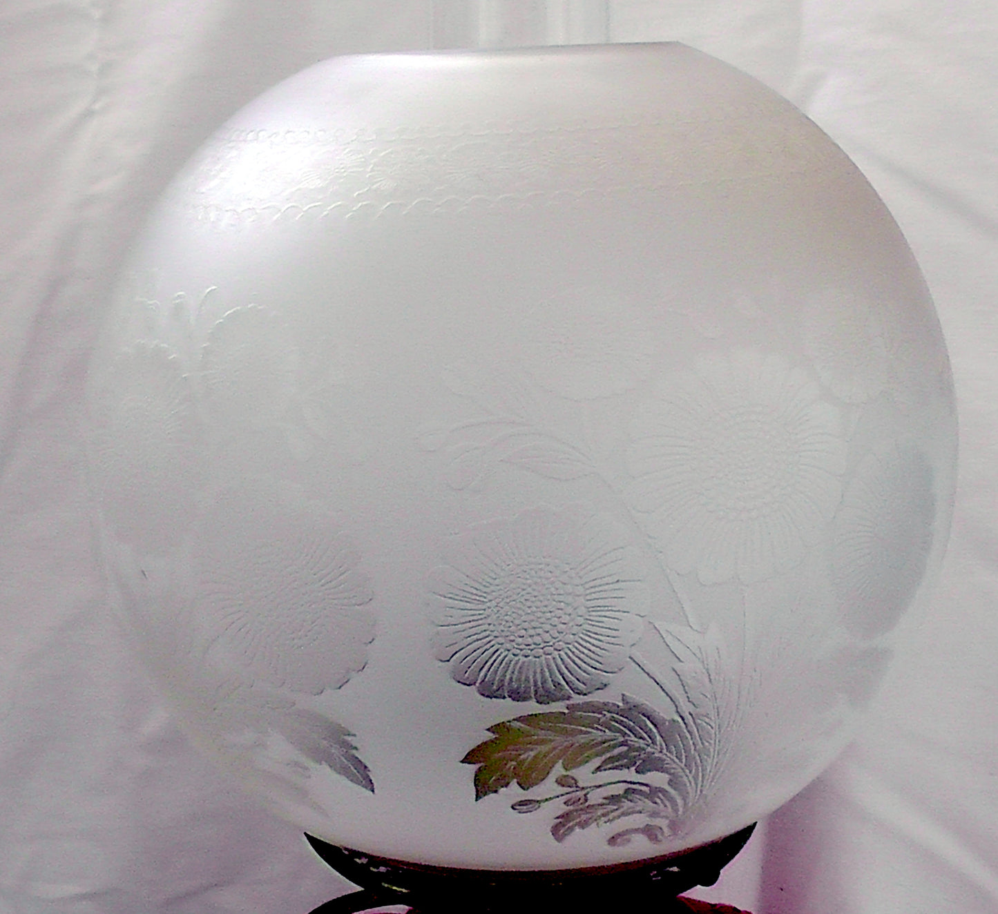 Stunning Art Nouveau Pink Milk Glass Bodied Oil Lamp