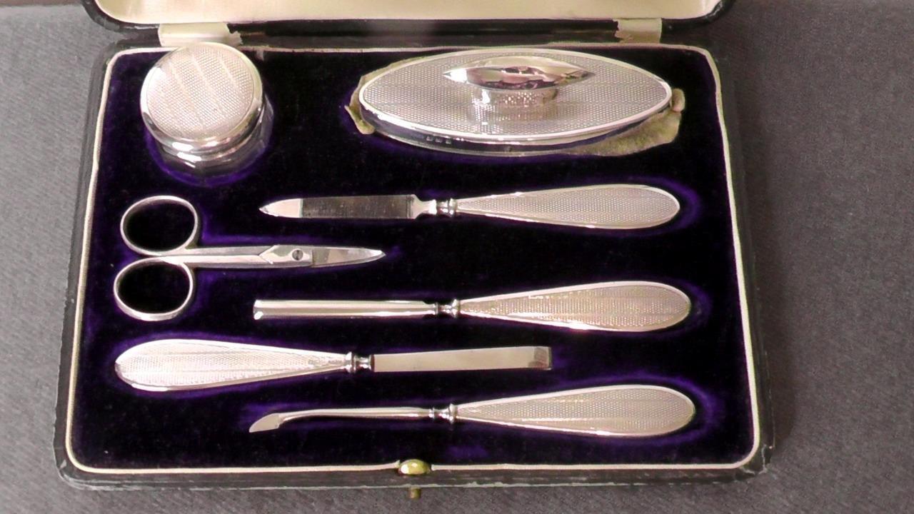 Art Deco 7 Piece Cased Manicure Set - Horton & Allday dates 1923
